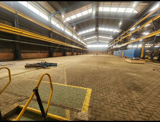 3,240M² WAREHOUSE TO LET IN ROODEKOP